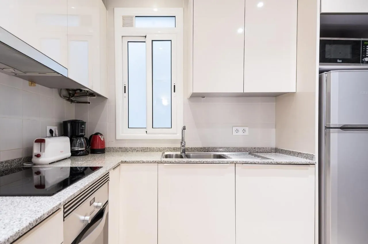 Spacious 3 Bed Apt In The Heart Of Sant Antoni Barcelona