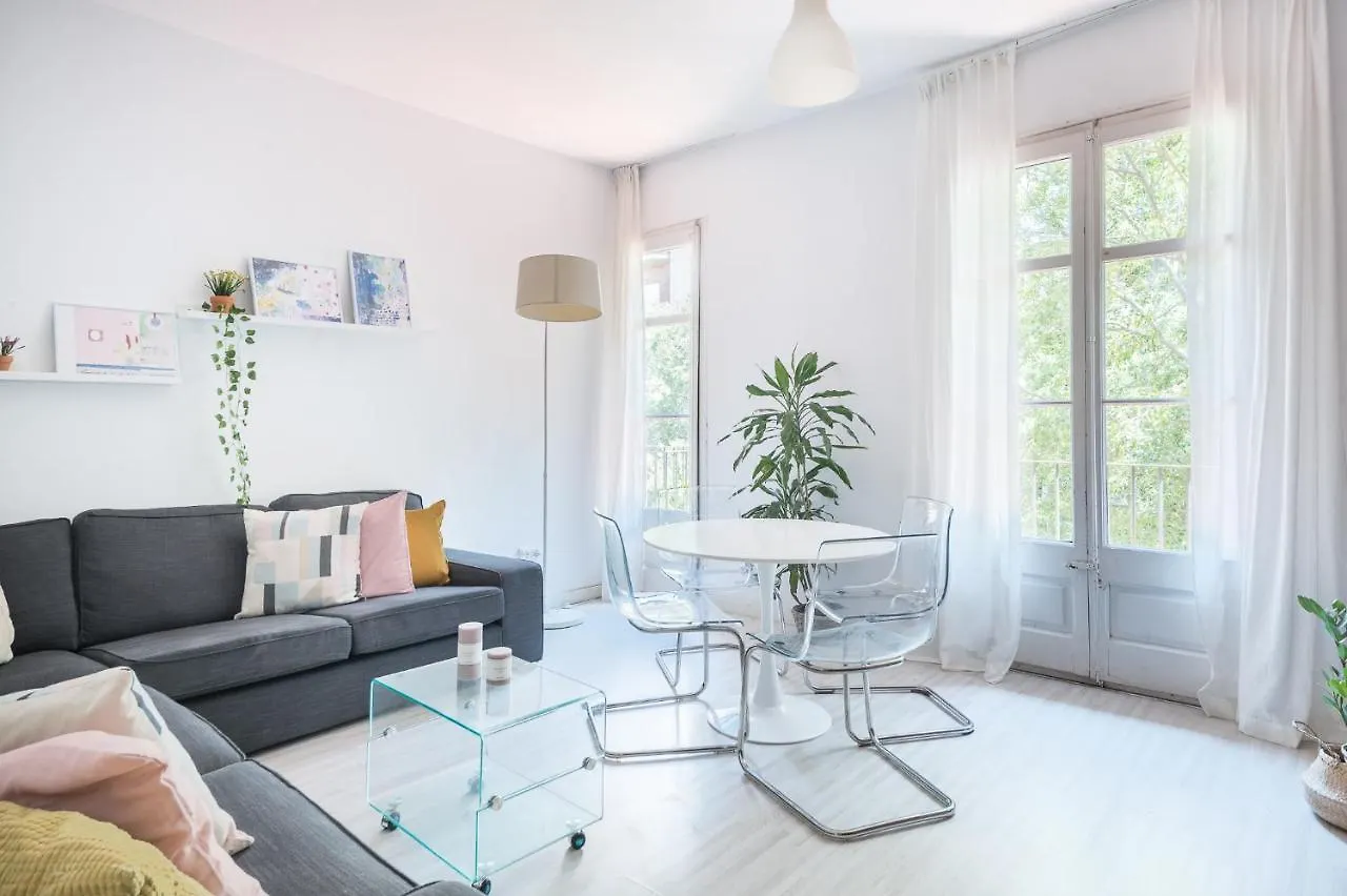 Spacious 3 Bed Apt In The Heart Of Sant Antoni Barcelona