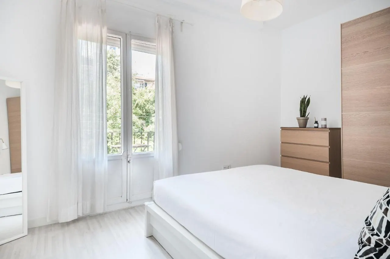 Spacious 3 Bed Apt In The Heart Of Sant Antoni Barcelona Apartment