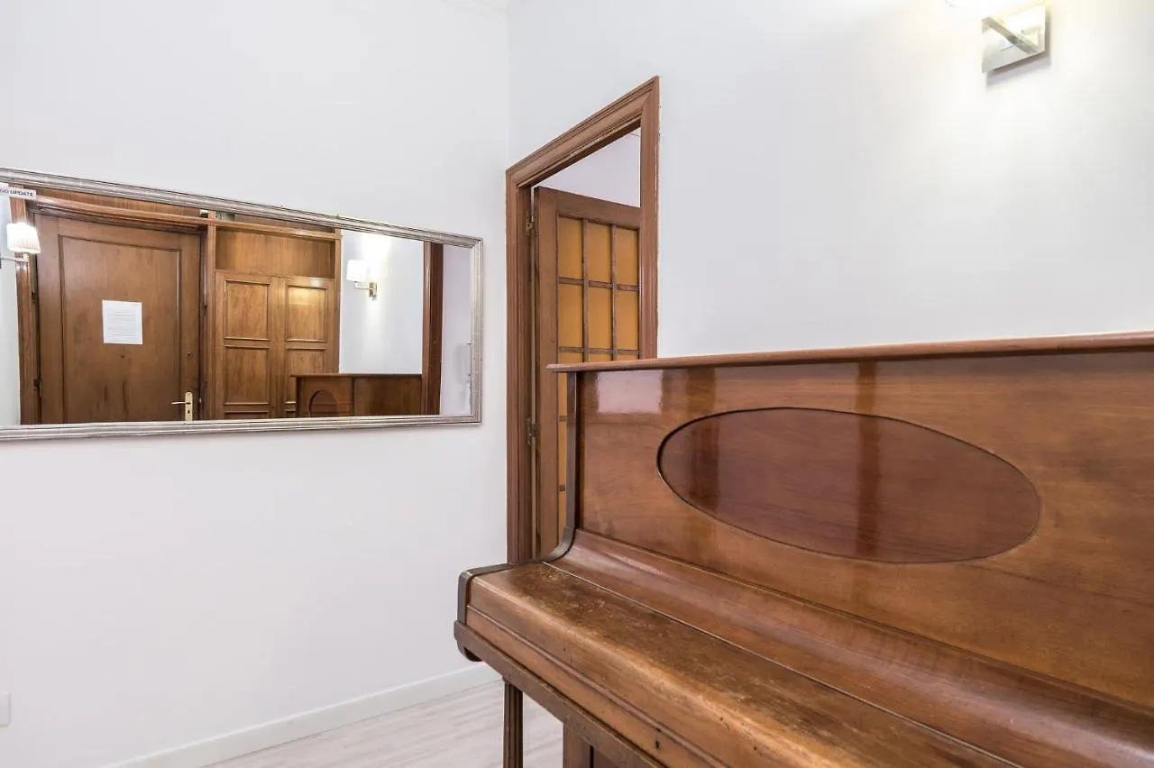 Spacious 3 Bed Apt In The Heart Of Sant Antoni Barcelona Apartment