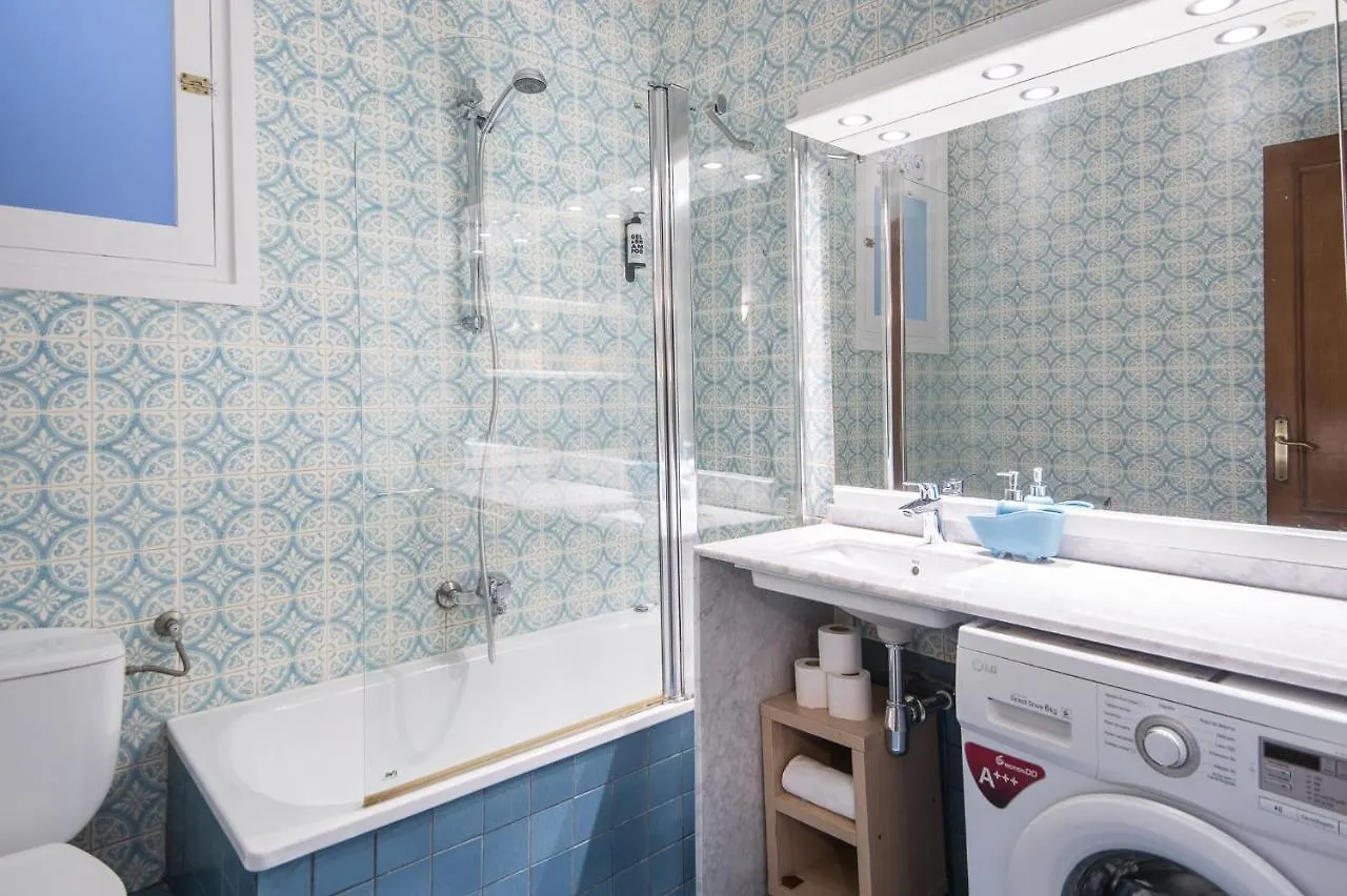 Spacious 3 Bed Apt In The Heart Of Sant Antoni Barcelona