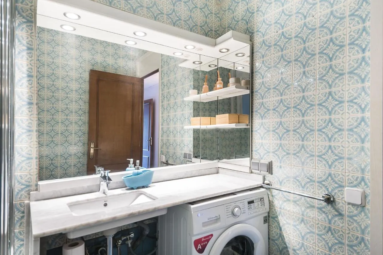 Spacious 3 Bed Apt In The Heart Of Sant Antoni Barcelona Apartment